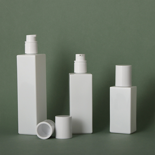 C) ガラスワンドロップポンプ(白・角型) 120ml - YOKIプラザ - 化粧品容器