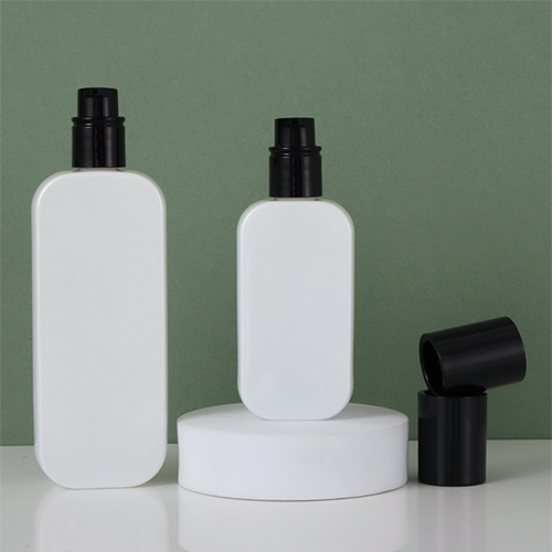 C) ガラスワンドロップポンプ(角丸平角×黒キャップ) 120ml - YOKIプラザ - 化粧品容器