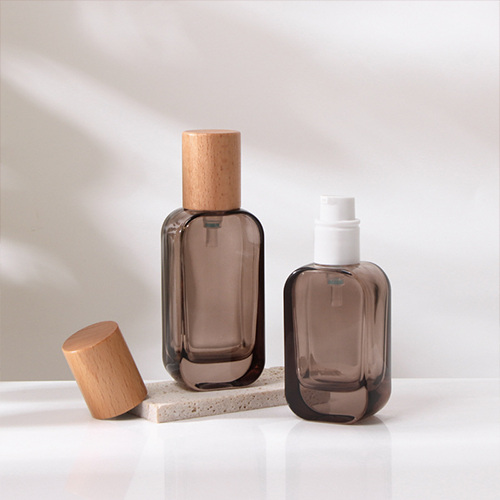 C) ガラスワンドロップポンプ(黒半透明・角丸平角×木目キャップ) 120ml - YOKIプラザ - 化粧品容器