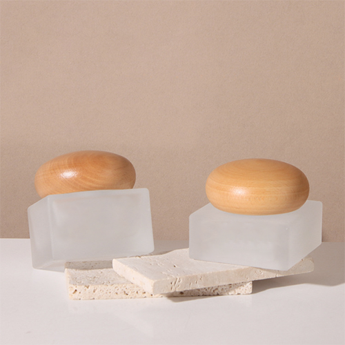 C) ガラスクリームジャー(半透明×木目丸形キャップ) 50g - YOKIプラザ - 化粧品容器