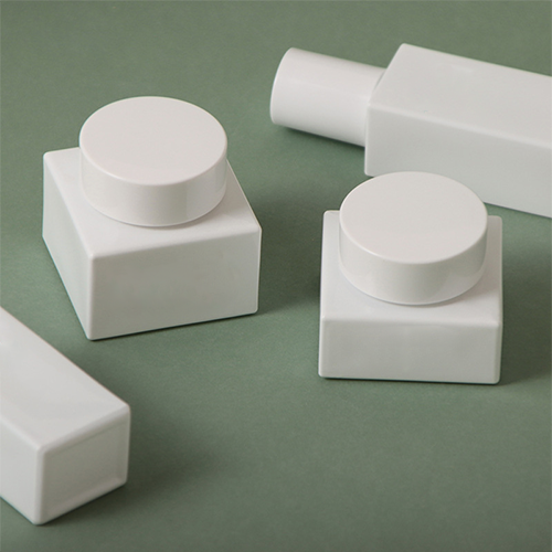 C) ガラスクリームジャー(白・角型) 50g - YOKIプラザ - 化粧品容器