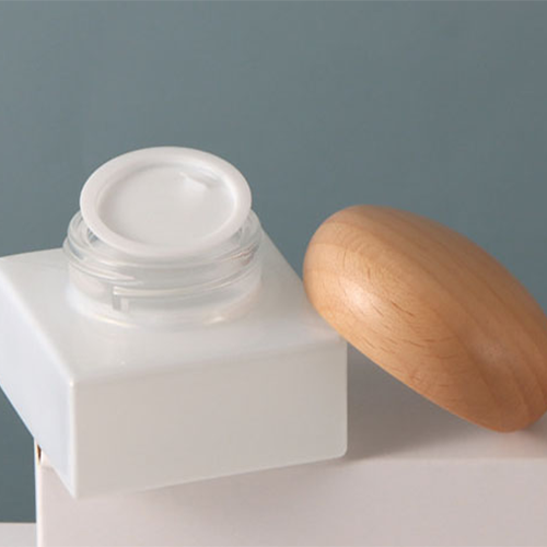 C) ガラスクリームジャー(角型×木目丸キャップ) 50g - YOKIプラザ - 化粧品容器