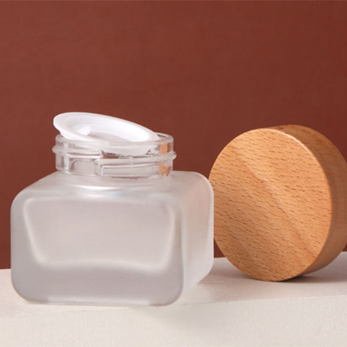 C) ガラスクリームジャー(半透明・角丸平角×木目キャップ) 50g - YOKIプラザ - 化粧品容器